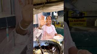 ঝড়ের গতিতে চপ ভাজে এই কাকিমা 😱                          #shorts #streetfood #bengali #viral #kolkata