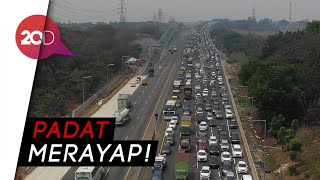 Pantauan dari Udara Kepadatan di Ujung Tol Layang Japek