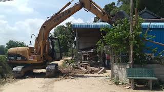 ពង្រីកផ្លូវក្នុងភូមិ Road widening in the village