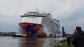 world dream cruiseliner at Jann Berghaus bridge (Leer)