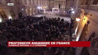 Hommage national au professeur assassiné en France : \