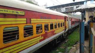 11071 Mumbai - Varanasi Kamayani Express accelerating through 5th Line, Ghatkopar (Nov 2019)