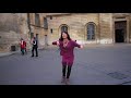 turist dancing with street performer borja catanesi