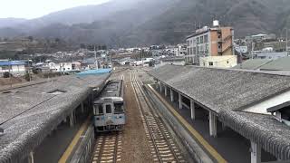 跨線橋から見降ろした多数の留置線が配置されている阿波池田駅構内の風景