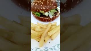 המבורגר עם 🍟 שעשיתי הרגע יצא מושלם 👍