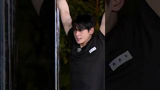 Cha Eun-Woo workout 💪😳 | astro Cha Eun-Woo cute workout😘 | #astro #chaeunwoo #workout #shorts