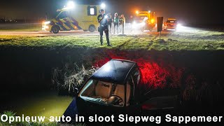 Auto rijdt rechtdoor de sloot in Siepweg Sappemeer