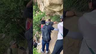 三姐爬山 Three sisters Climbing the Mountain