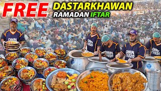 Free Biggest Ramadan Iftar Dastarkhawan - Roadside thousands of People Iftar in Ramadan!