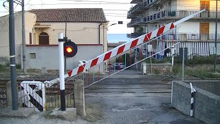 Spoorwegovergang Roccalumera (I) // Railroad crossing // Passaggio a livello