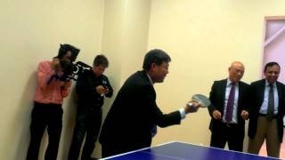 Riverside Mayor Rusty Bailey and Consul General Liu Jian Play Ping Pong at SolarMax Technology