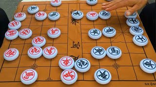 这两个人今天下棋真是太精彩了，从白天下到天黑，太激烈了