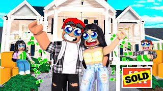 MOVING INTO OUR NEW MANSION! (Roblox Bloxburg Roleplay)