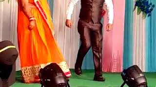 Dard karara dum lagake haisa mahila Sangeet couple dance