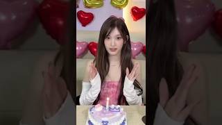 언니들의 생일 축하를 받은 막내 이서🎂