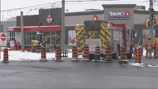 Crews work to repair gas line struck by excavator in London, Ont.