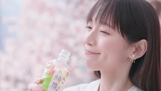 吉岡里帆、桜満開でお花見気分！ちらし寿司をセレクトして／「綾鷹」CM+特別映像