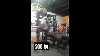 Bench 200 kg