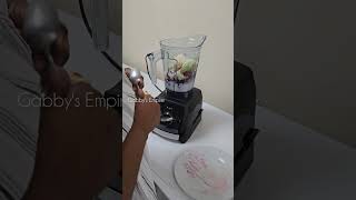 Enjoy yummy 😋 smoothie with me