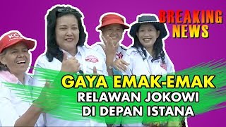 Inilah Gaya Emak-emak Relawan Jokowi di Depan Istana