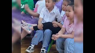 盘点幼儿园里的那些小暖男 太可爱了…… #小暖男#暖男先生