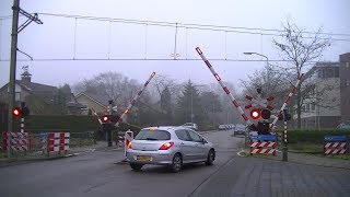 Spoorwegovergang Barneveld // Dutch railroad crossing