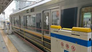 三ノ宮駅を発車する207系T10編成。