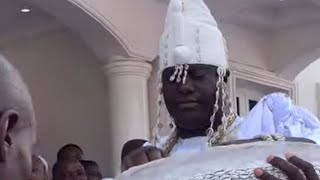 OONI DISTRIBUTING CASH AS TRADITION DEMANDS DURING AJE FESTIVAL 2025