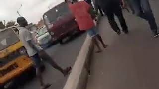 #RevolutionNow: Moment police arrest peaceful protesters in Lagos