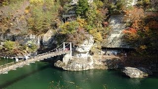 塔のへつりの紅葉　福島県南会津郡下郷町