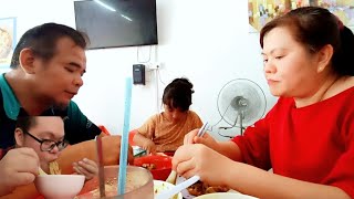 KAMI NAK MAKAN BERSAMA FAMILY