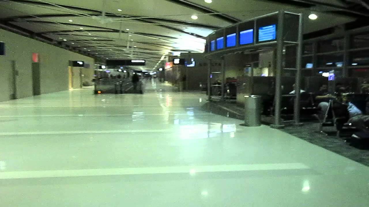 Walking Around Concourse B Of The McNamara Terminal - Detroit Metro ...