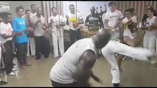 🔥MESTRE SABARÁ BATENDO FORTE EM RODA DE CAPOEIRA 🔥