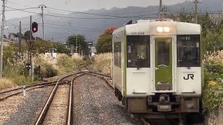 米坂線羽前小松駅に入線するキハ110