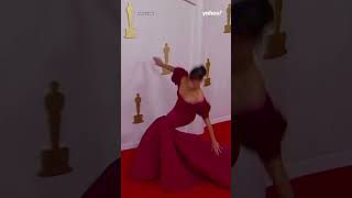 Moment Liza Koshy trips on Oscars 2024 red carpet | Yahoo Australia