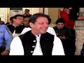 زندہ ہیں صحافی زندہ ہیں ۔۔عمران خان کے سامنے صحافیوں نے ترانہ لگا دیا