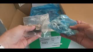 Unboxing MCCB CVS400N 280-400A LV540319 Schneider