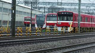 京急線金沢文庫駅手前の車庫に停車中の、浅草ライン5500形！99C特急金沢八景行き800形826‐6～1発車！京急油壷マリンパーク号快特品川方面泉岳寺行き2100形56～49走行中！