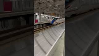 【北陸新幹線】一瞬の通過【上越妙高駅】 #jr東日本  #通過シーン