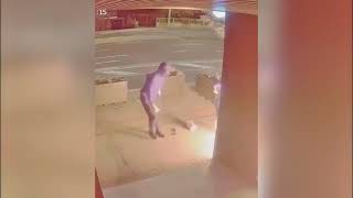 Instant Karma برای Suspected Arsonist در نقش شلوار آتش می گیرد