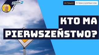 Zamierzasz jechać na wprost. Czy masz obowiązek ustąpić pierwszeństwa pojazdowi (3946)