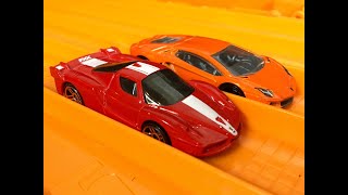 RACE: Ferrari FXX vs Lamborghini Aventador - Hot Wheels