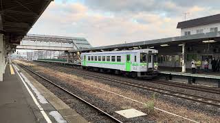 追分駅に到着した【キハ150系】千歳行き普通列車