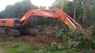 Excavator Hitachi zaxis 200-5G land clearing new paddy making preparation