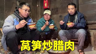 冬宝去扯四根莴笋，回家炒腊肉，应季蔬菜就是好吃【湘西冬宝】