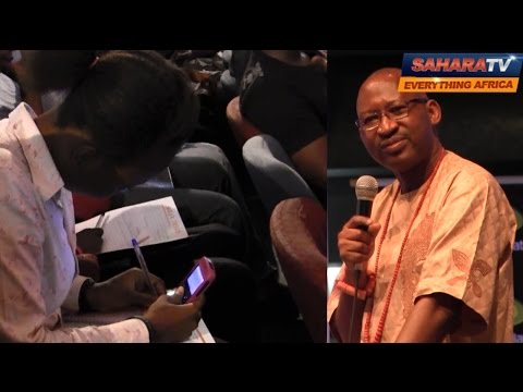 Video : Students arm themselves with dictionaries as Patrick Obahiagbon speaks at UNILAG 