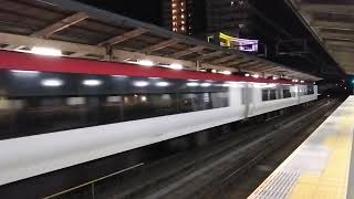 臨時のしおさい号で高速通過 総武快速線稲毛駅を高速通過するE259系総武快速線特急しおさい84号東京行き