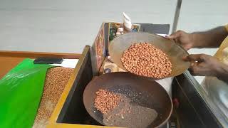 வறுத்த உப்பு நிலக்கடலை|roasting salt peanut in covai bus stand in street healthy snacks - India