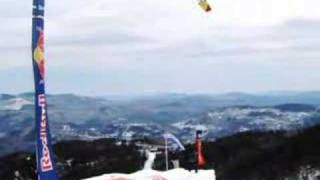 Simon Dumont airs 35 feet - Huge Air - World Record