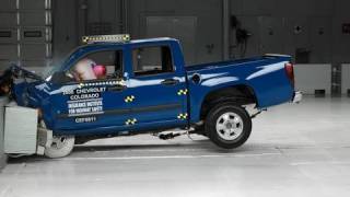 2008 Chevrolet Colorado crew cab moderate overlap IIHS crash test